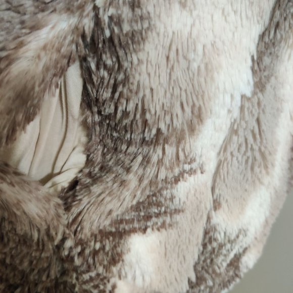 Cabi Womens Faux Fur Vest Aspen Snow Bunny Full Zip Brown White Soft Cozy sz XS - Picture 5 of 7